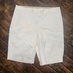 J Crew beige flat front business casual size 6 Bermuda shorts